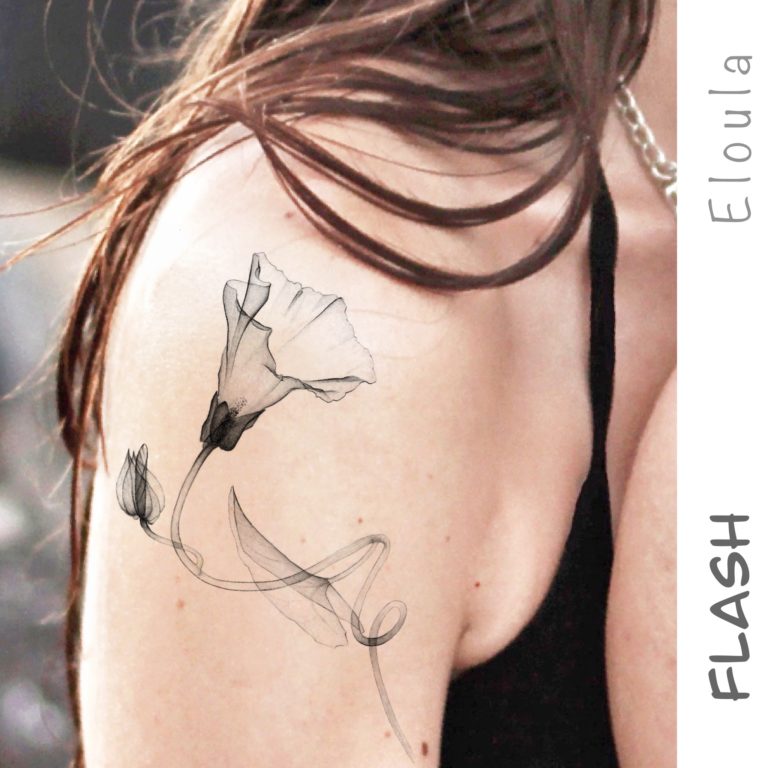 Photomontage suggérant le placement d’un tattoo d’un liseron des haies sur une épaule