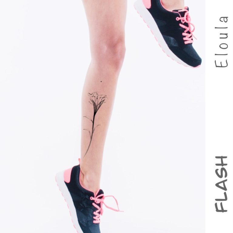 Photomontage d’un tatouage de fleur XRay sur le mollet, la jambe angouleme