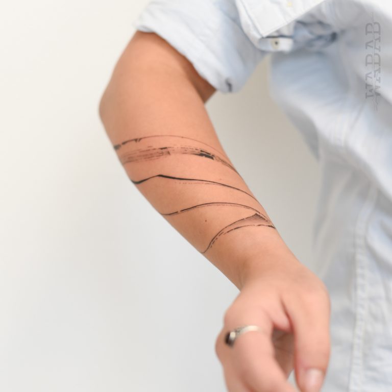 Tattoo Abstrait avant-bras trait de pinceau