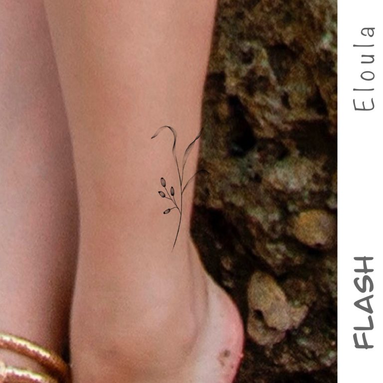 Photomontage d’un petit tatouage d’une feuille et graminée XRay sur un bras angouleme