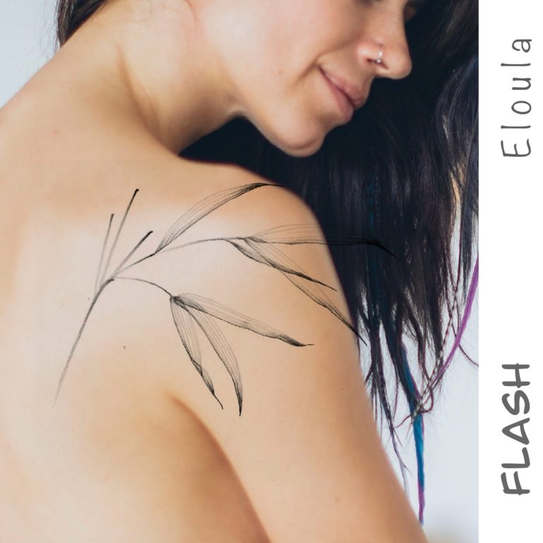 Photomontage d’un tatouage de feuilles de bambou XRay sur l’épaule à angouleme